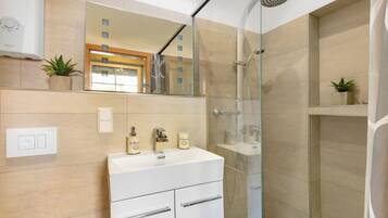 Bruser, hårtørrer, håndklæder