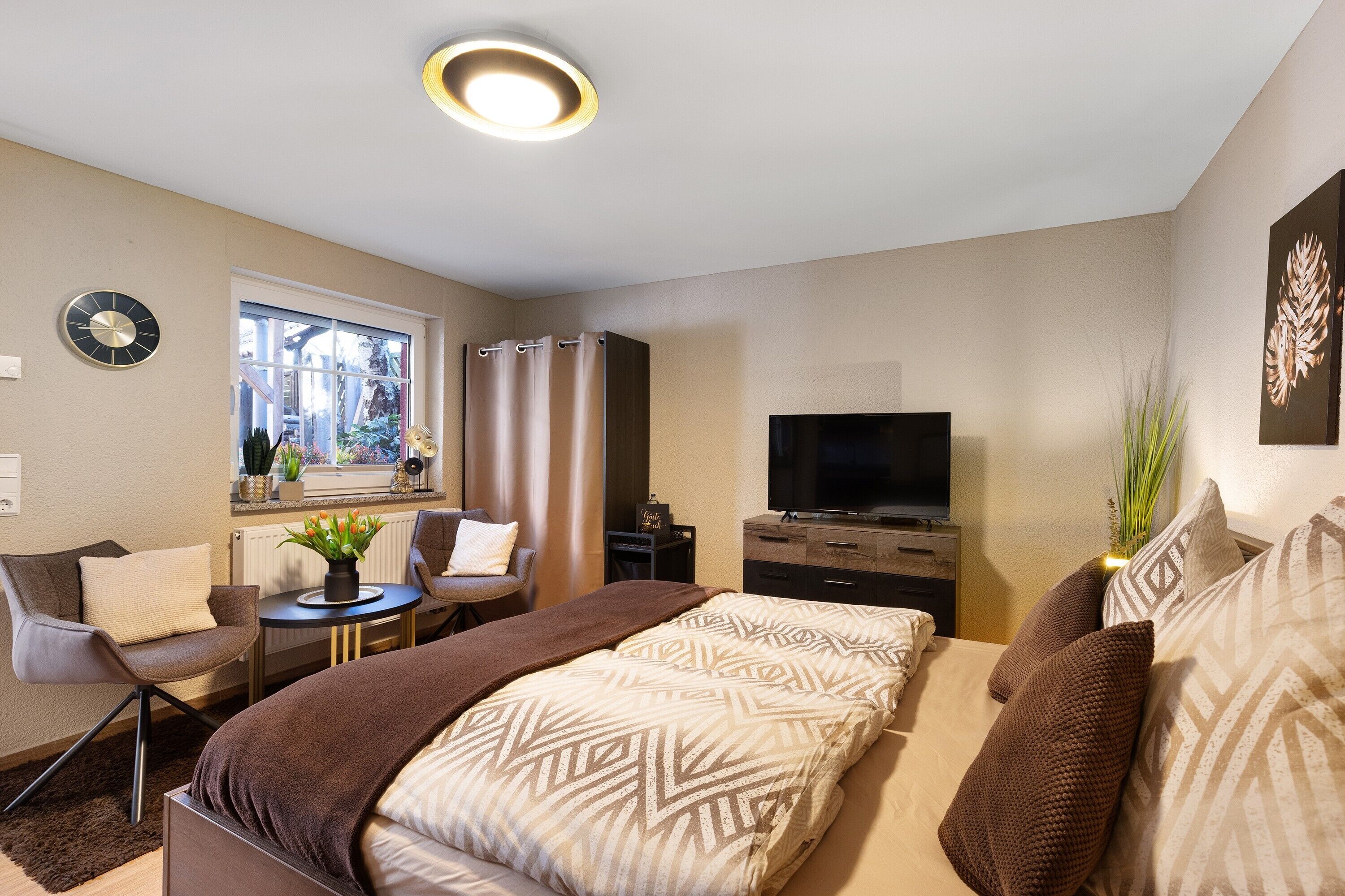 1 habitación, tabla de planchar con plancha, wifi gratis y ropa de cama 