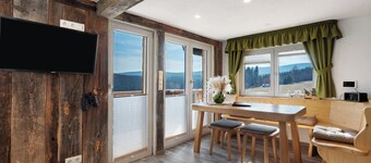Chalet 'Fenzl' with Mountain View, Private Terrace and Wi-Fi