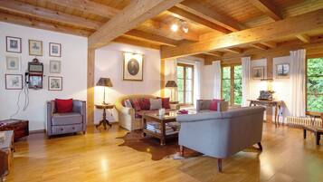 Fernseher, Kamin, DVD-Player, Stereoanlage