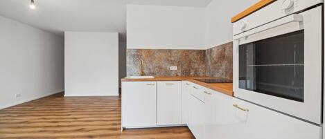 Microondas, horno, parrilla de estufa y lavavajillas