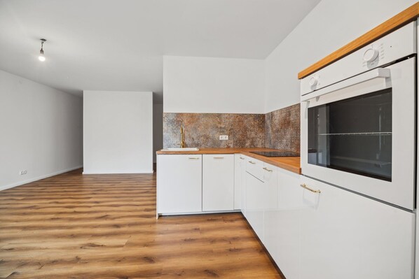 Micro-ondes, four, plaque de cuisson, lave-vaisselle