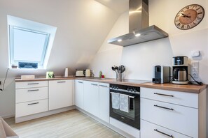 Réfrigérateur, four, plaque de cuisson, lave-vaisselle