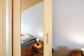 2 عدّة غرف نوم وواي فاي مجانًا وملاءات أسرّة