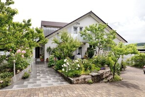 Exterior - Apartment 'Riesling' with Kitchenette, Balcony, and Wi-Fi (Vaihingen an der Enz)