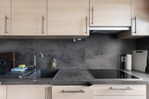 Refrigerador, microondas, parrilla de estufa y lavavajillas 