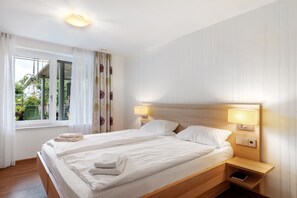 1 bedroom, iron/ironing board, free WiFi, bed sheets - Apartment 'Burgunder' with Private Terrace, Kitchenette and Wi-Fi (Vaihingen an der Enz)