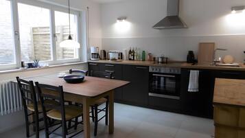 Réfrigérateur, four, plaque de cuisson, lave-vaisselle