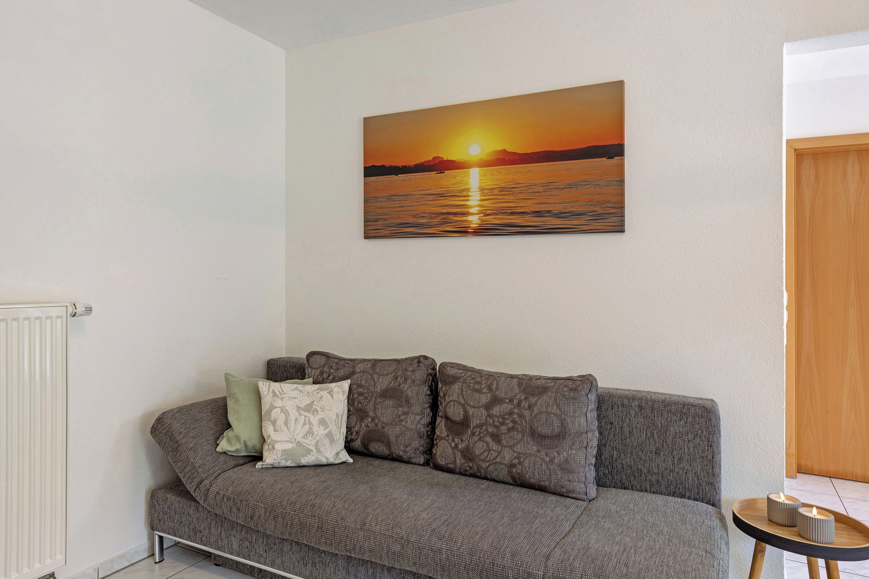 Een televisie en een tafeltennistafel