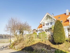 Exterior - Apartment 'Meckenbeuren' with Mountain View, Balcony and Wi-Fi (Meckenbeuren)