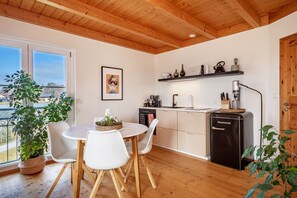 Dining - Apartment 'Meckenbeuren' with Mountain View, Balcony and Wi-Fi (Meckenbeuren)