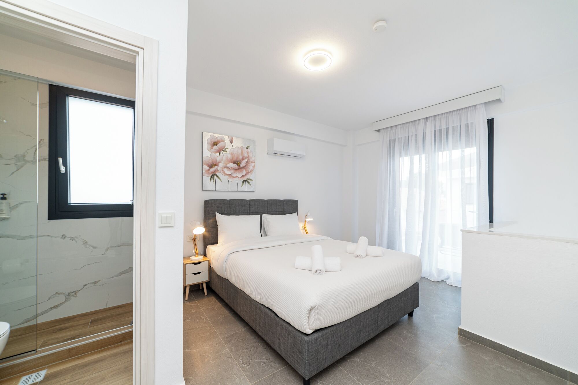 2 slaapkamers, een strijkplank/strijkijzer, gratis wifi, beddengoed