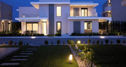 Nefeli Lux-Two - Bedroom Duplex with Garden