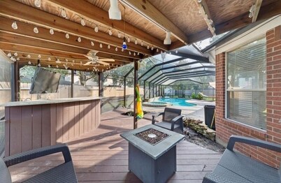 Spacious 4-bedroom Spa Pool Enclosure king bed Safe Peaceful Houston