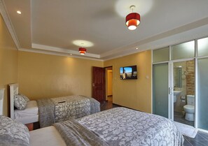 Kamar Twin Keluarga | Meja kerja, ruang kerja ramah laptop, dan Wi-Fi gratis