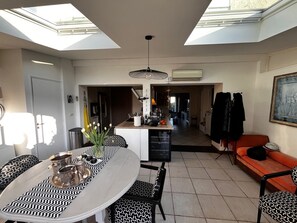 Dining - 5 minutes from the sea (Villeneuve-Loubet)