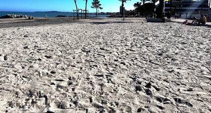 5 minutes from the sea