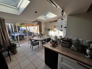 Dining - 5 minutes from the sea (Villeneuve-Loubet)