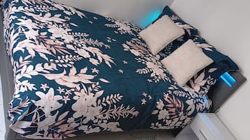 3 chambres, fer et planche à repasser, Wi-Fi, draps fournis