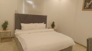 3 bedrooms, iron/ironing board, bed sheets