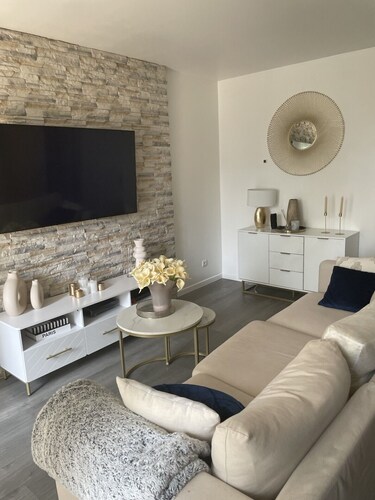 A cozy apartment close to transport links for your Idf escapades.