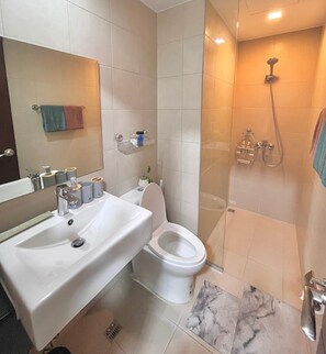 Dormitorio compartido, 1 habitación, con acceso para personas discapacitadas, para fumadores | Baño