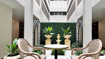 Shared Dormitory, 1 Bedroom, Accessible, Smoking | Dining room