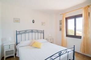 1 bedroom, bed sheets