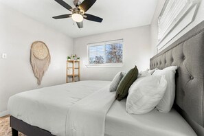 5 bedrooms, desk, iron/ironing board, travel cot