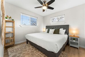 5 bedrooms, desk, iron/ironing board, travel crib