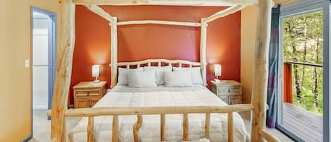 5 bedrooms, desk, iron/ironing board, travel cot
