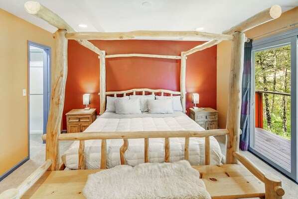 5 slaapkamers, een bureau, een strijkplank/strijkijzer, reisbedje