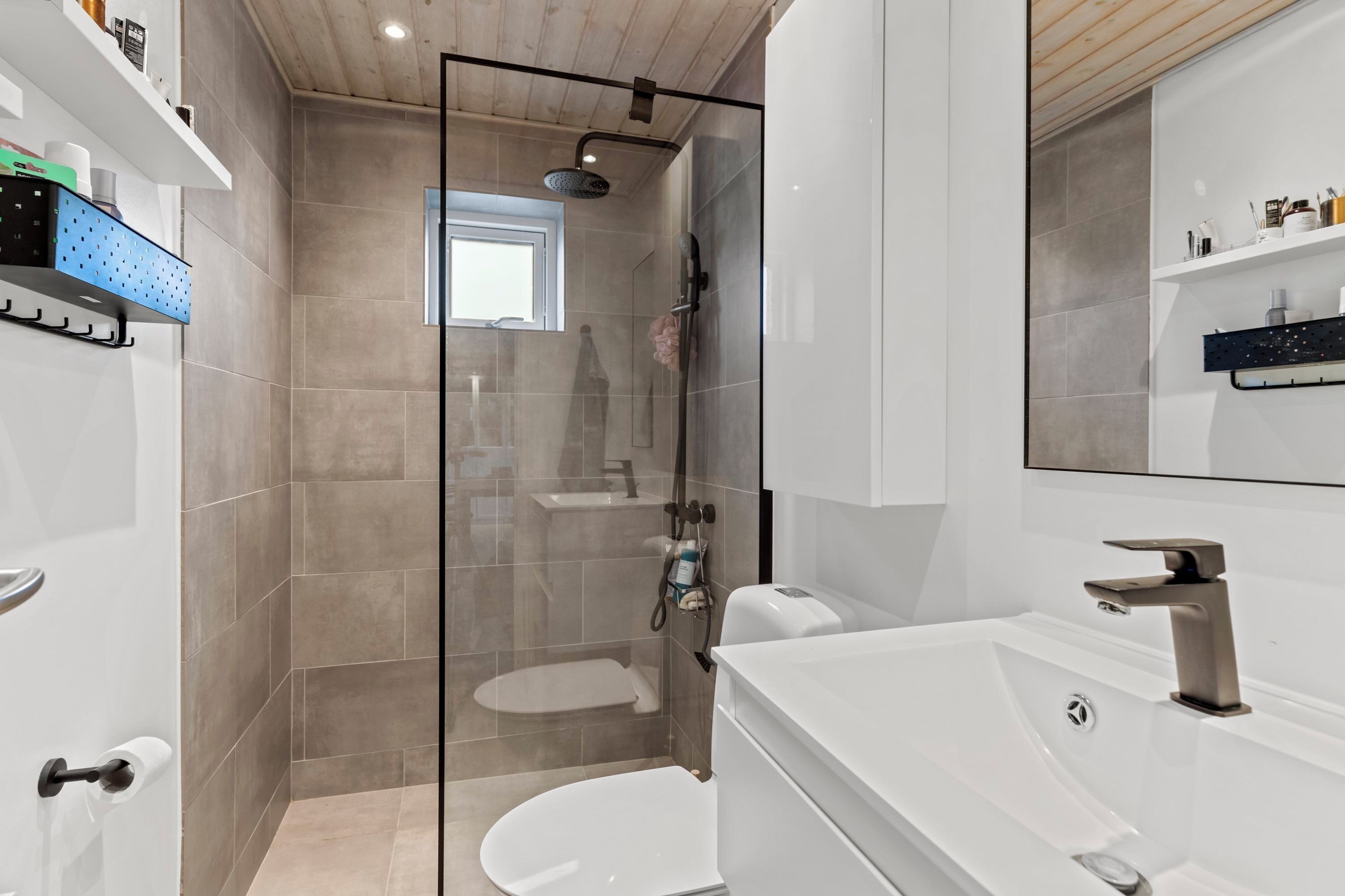 Shower, towels, soap, toilet paper