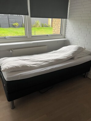 3 slaapkamers, een strijkplank/strijkijzer, wifi, beddengoed