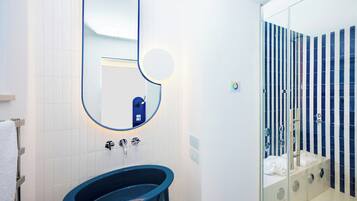 Junior Suite, Balcony, City View | Bathroom | Bathrobes, slippers