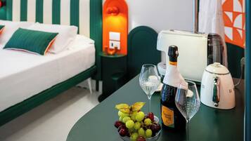 Deluxe-Doppelzimmer, Balkon, Stadtblick | Zimmerausstattung