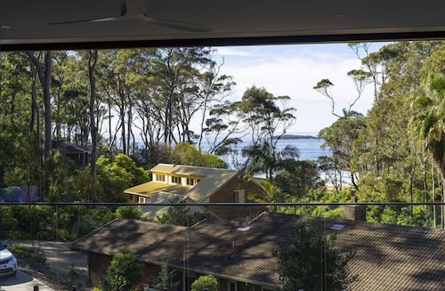 150m Walk to Beach, WiFi & Fireplace | Salt & Sand