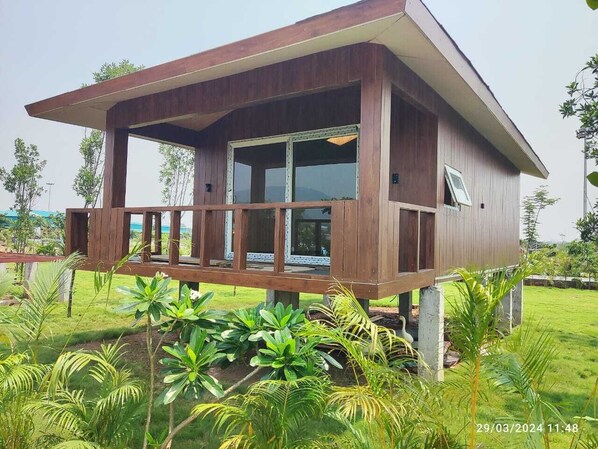 Suíte superluxo, varanda, vista para a colina | Espaço de trabalho para notebook, cortinas blackout, Wi-Fi de cortesia