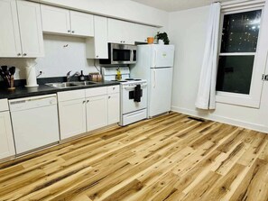 Fridge, microwave, oven, stovetop - Short North/Downtown | Steps to High St | Walk to Convention Ctr | 5.8K+ Reviews (Columbus)