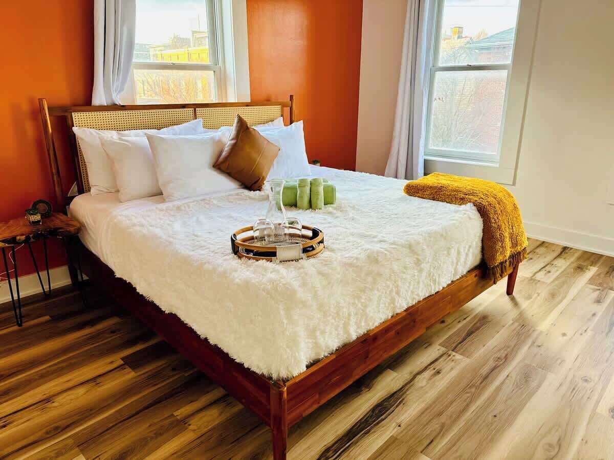 2 bedrooms, iron/ironing board, travel crib, free WiFi