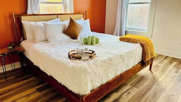 2 bedrooms, in-room safe, desk, iron/ironing board