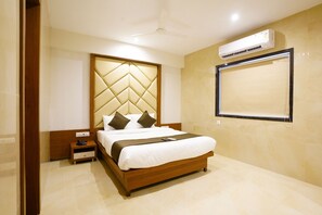 Desk, free WiFi, bed sheets