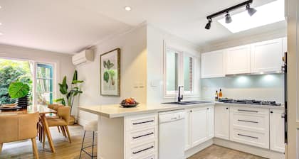 Reed Cottage - Large private garden cottage a perfect base for your Sydney stay
