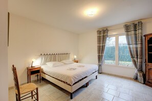 3 chambres, fer et planche à repasser, Wi-Fi gratuit, draps fournis