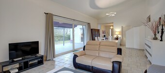 Large bright house for 6 people - Enclosed courtyard for 3 vehicles - Terrace