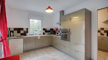 Micro-ondes, four, plaque de cuisson