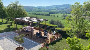 Outdoor dining - Marche country house with pool in a wonderful location (Montefano)