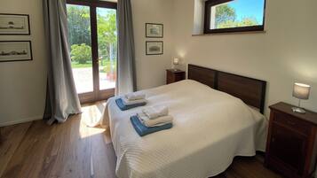 4 chambres, fer et planche Ă repasser, draps fournis