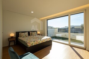 4 chambres, fer et planche à repasser, Wi-Fi gratuit, draps fournis