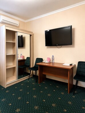Double Room | Living area | 32-inch TV with cable channels, printers - BOSTON HOTEL (Tashkent)